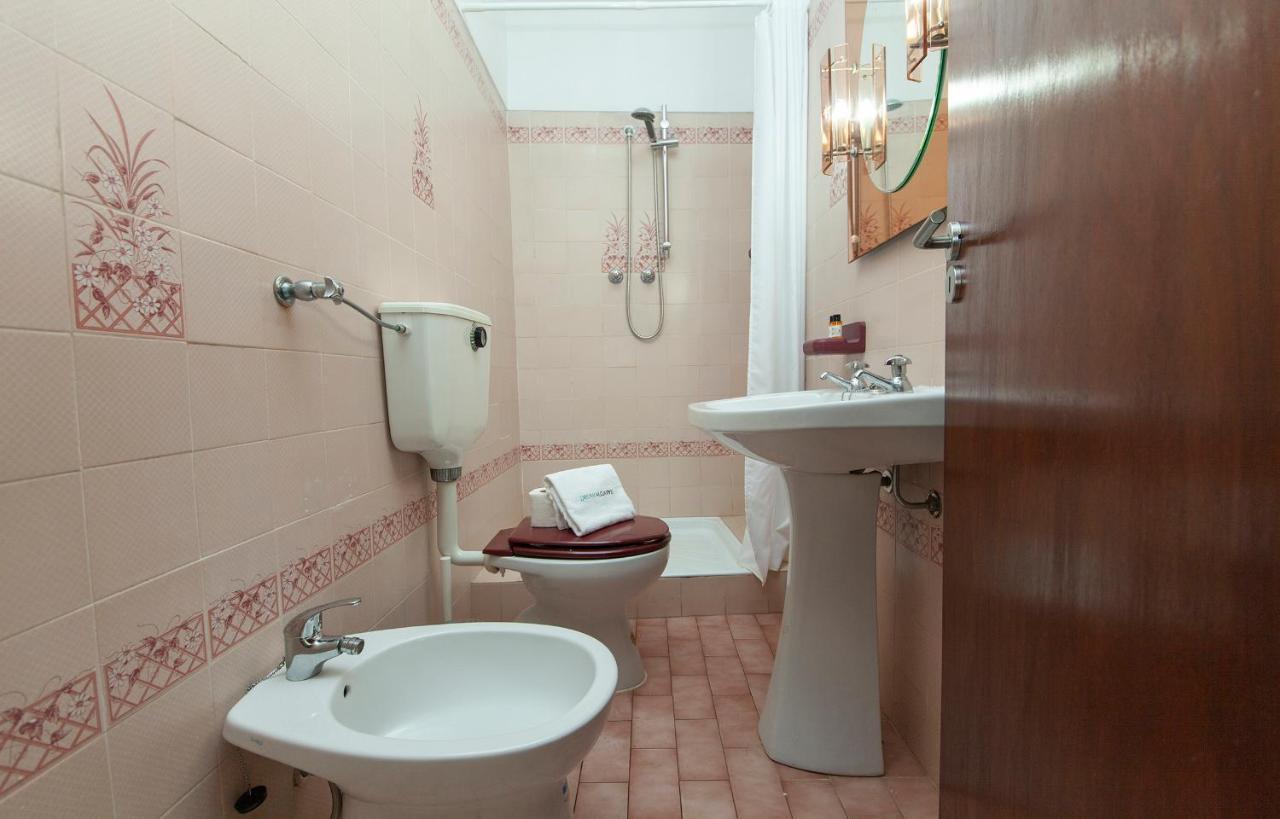 O - Sao Goncalo Central Guesthouse ลากอส ภายนอก รูปภาพ