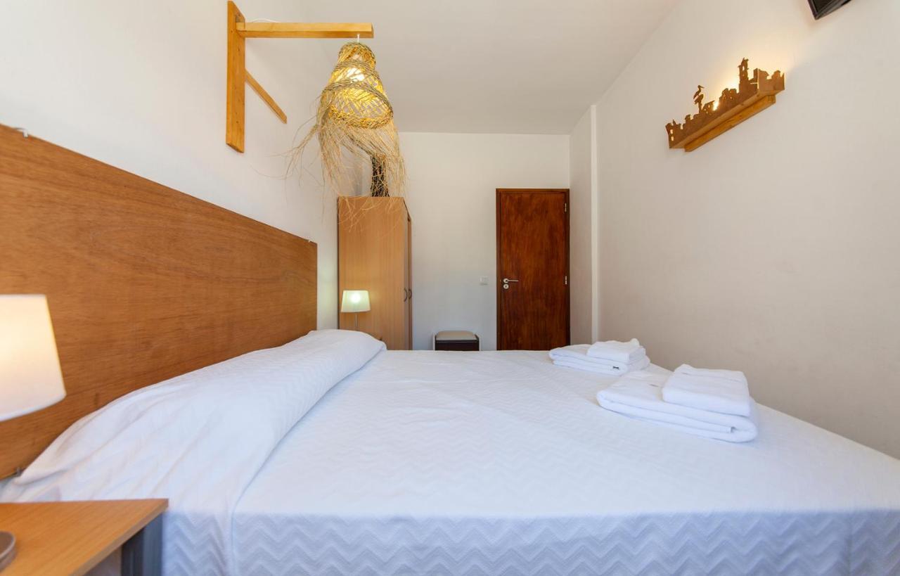 O - Sao Goncalo Central Guesthouse ลากอส ภายนอก รูปภาพ